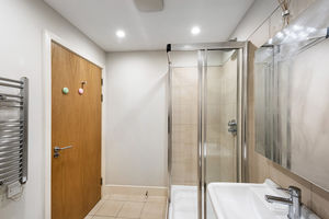Master Bedroom En Suite- click for photo gallery